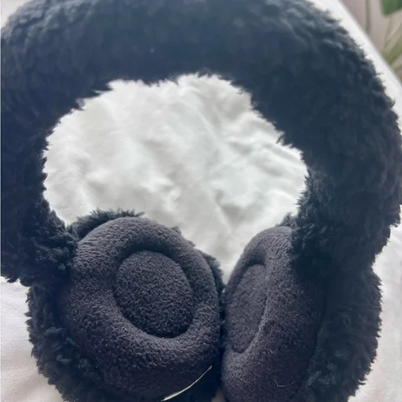 ALO Yoga Sherpa Earmuffs - Black, New Without Tags - Picture 5 of 6